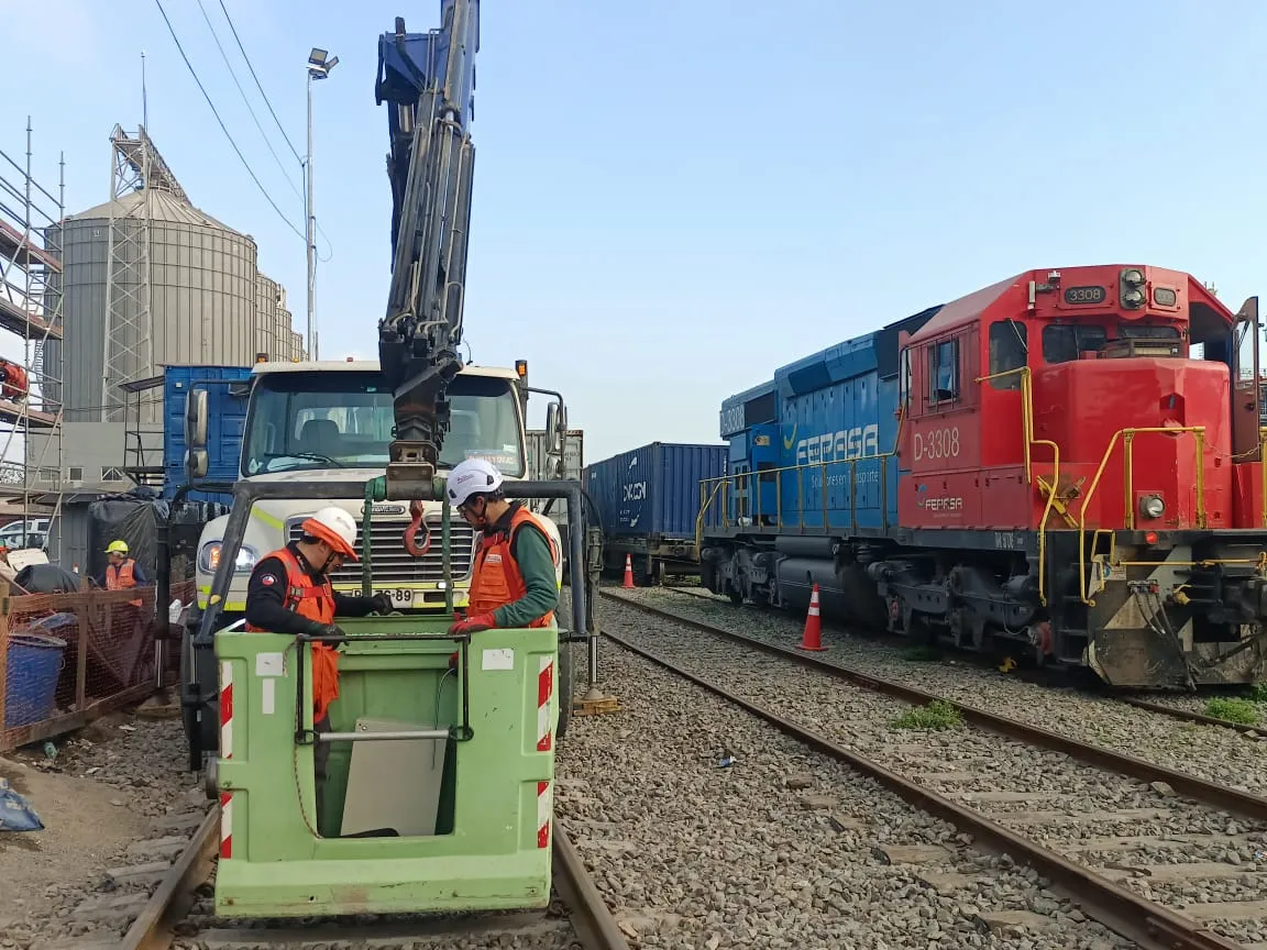 Grupo generador TodoGeneración operando en un patio ferroviario