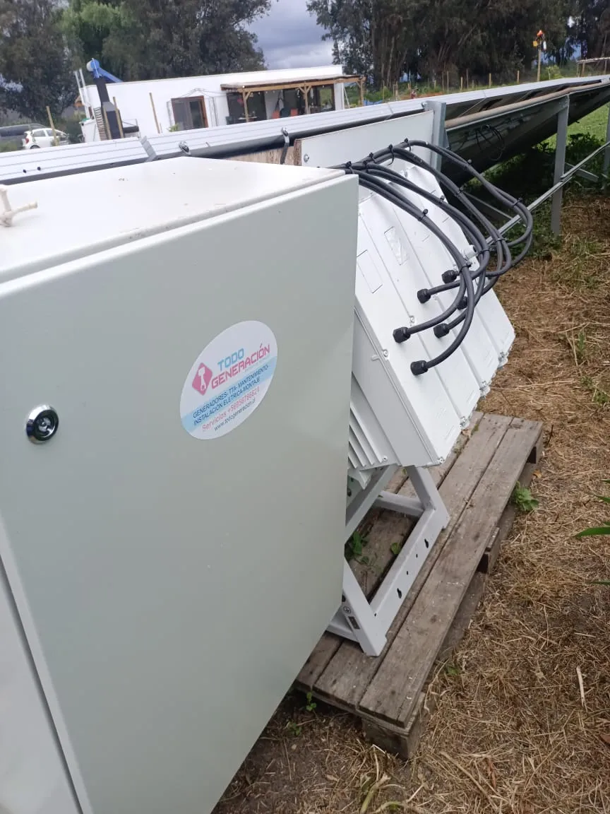 Gabinete eléctrico para exterior con cables de conexión