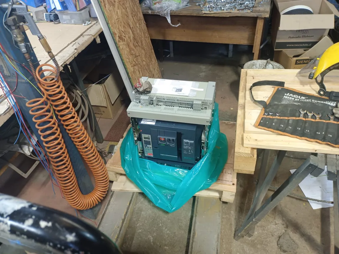 Taller de metalmecánica de TodoGeneración con trabajos en curso