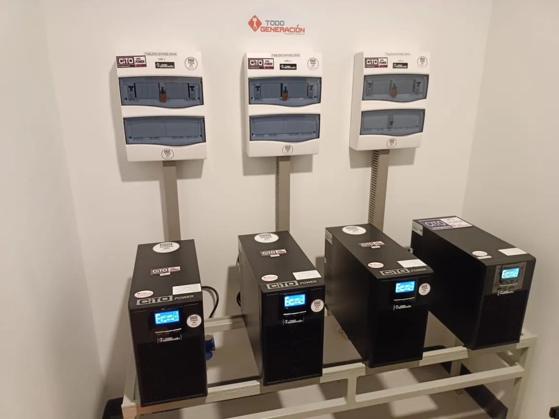 Tableros bypass TodoGeneración instalados sobre cuatro UPS