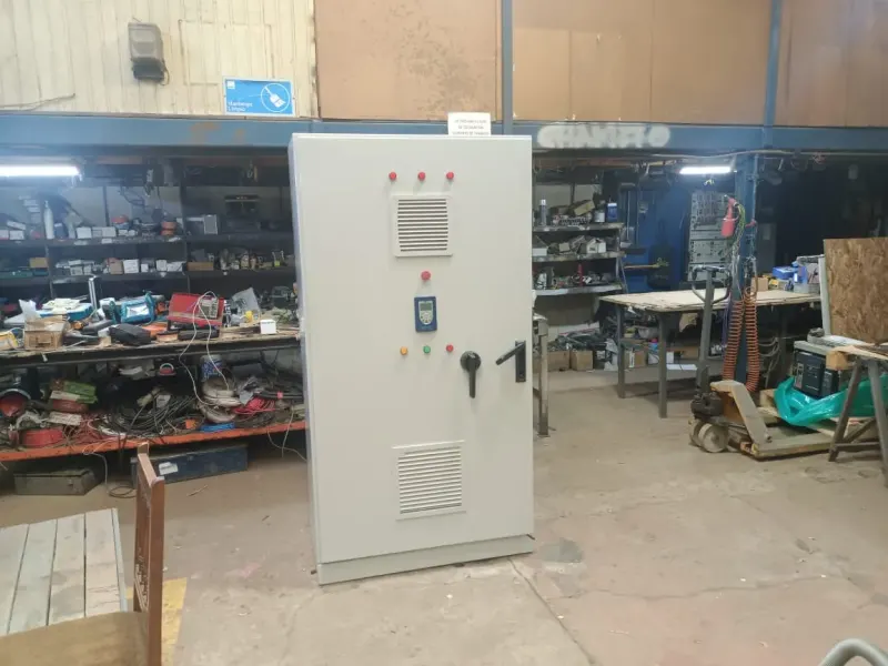 Tablero eléctrico terminado en el taller de metalmecánica