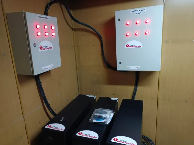 Sala técnica con tres UPS y tableros bypass TodoGeneración